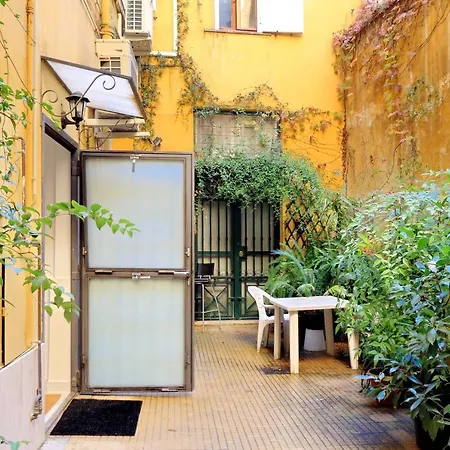 Navona Halldis شقة